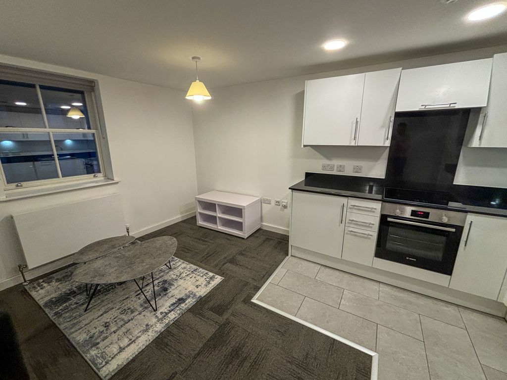 Property photo 3 of 13 Lounge