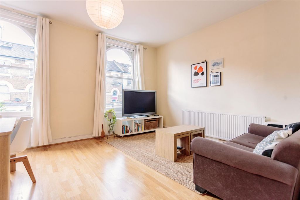 Property photo 3 of 18 Mb_Digby Crescent_Finsbury Park_Davies Davies_04.J