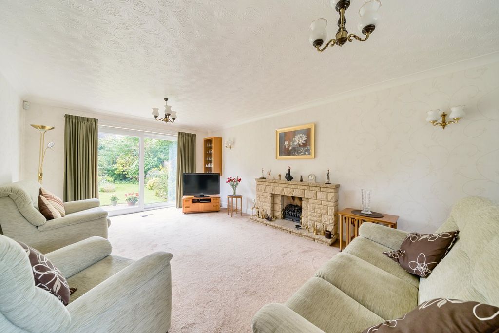 Property photo 3 of 21 Sitting Room