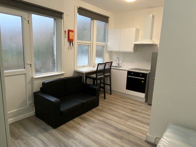 Property photo 3 of 6 Photo 8