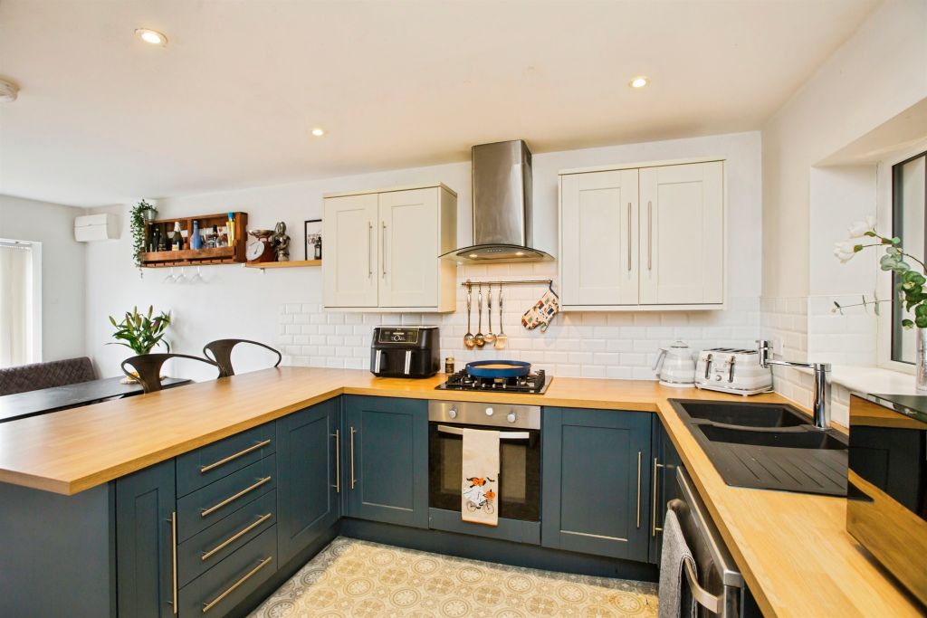 Property photo 3 of 17