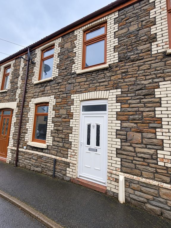 Property photo 1 of 9 3 Bed Terraced House To Rent Richmond St, Neath Sa11 1Np