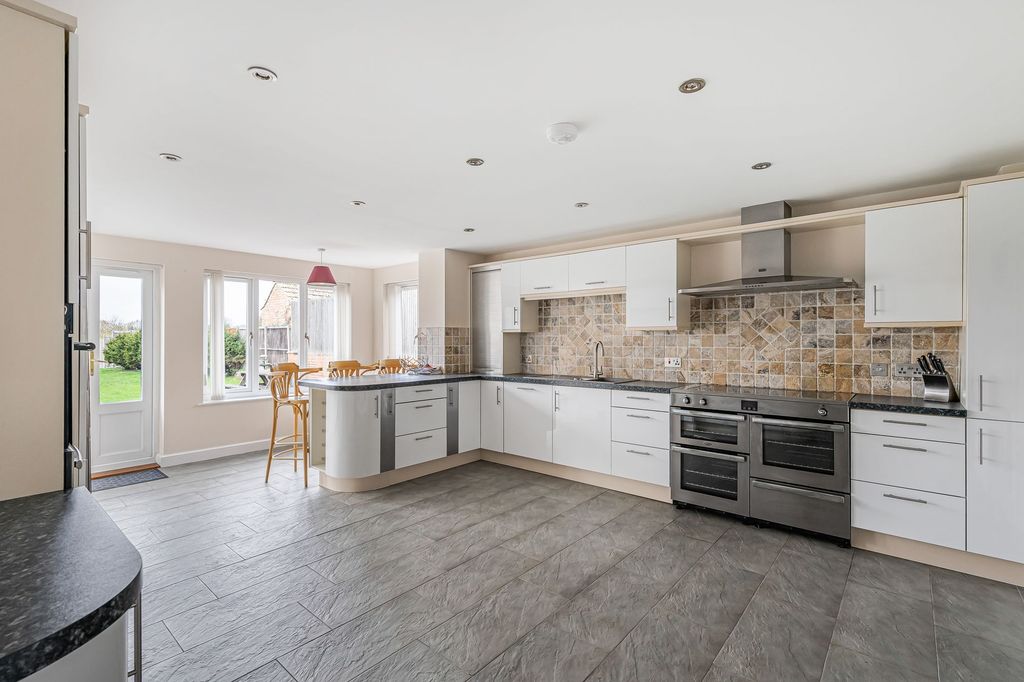 Property photo 2 of 30