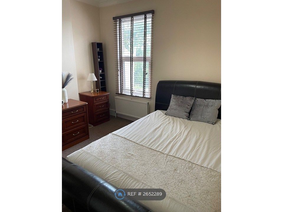 Property photo 3 of 11 Bedroom 2