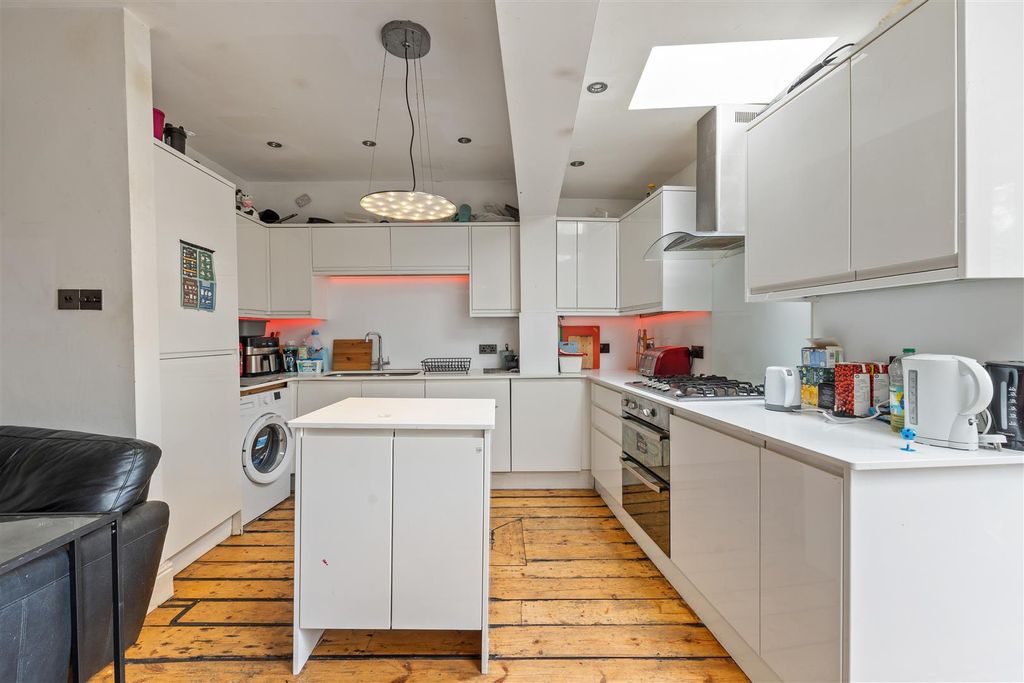 Property photo 2 of 12 Wick Crescent-9.Jpg