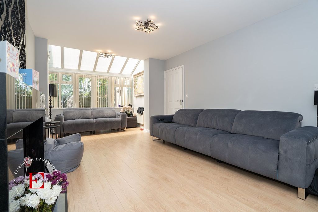 Property photo 2 of 23