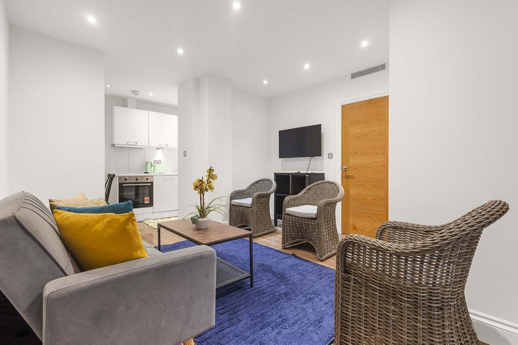 Property photo 1 of 8 Living Room