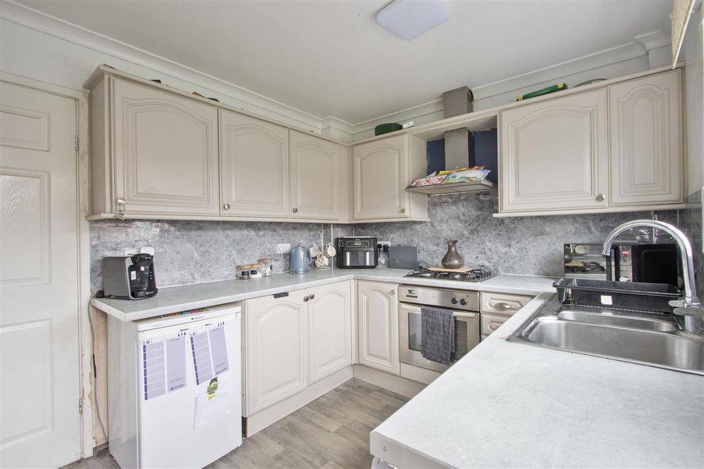 Property photo 2 of 13 Kitchen