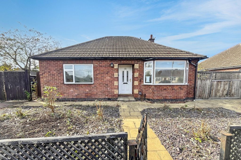 Property photo 1 of 12 18 Rowan Avenue, Market Harborough Le16 9Ls