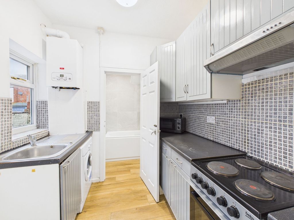 Property photo 2 of 6 Kitchen