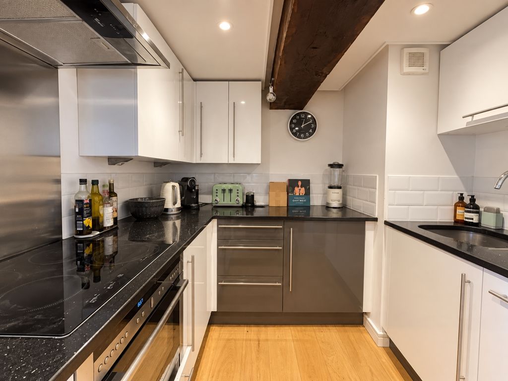 Property photo 2 of 11 0726Fe42-3Adc-4Cb9-98c3-Cf52F86Bbf55