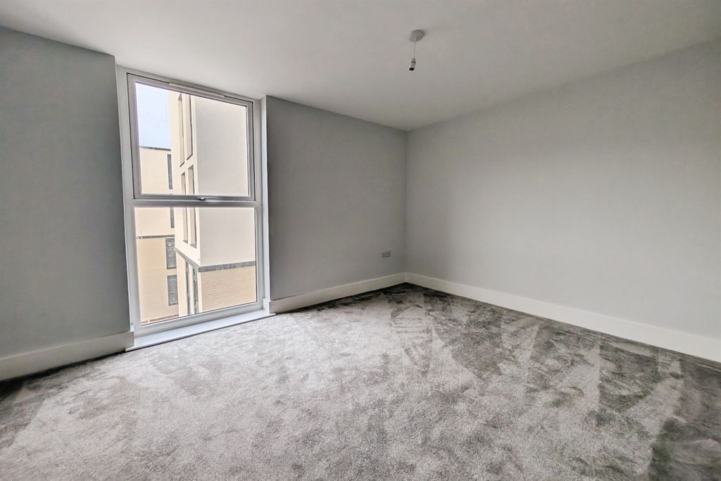 Property photo 2 of 5 (Main)