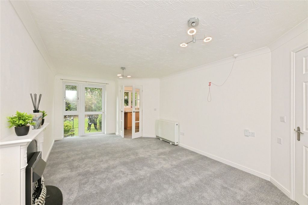 Property photo 2 of 14 Lounge