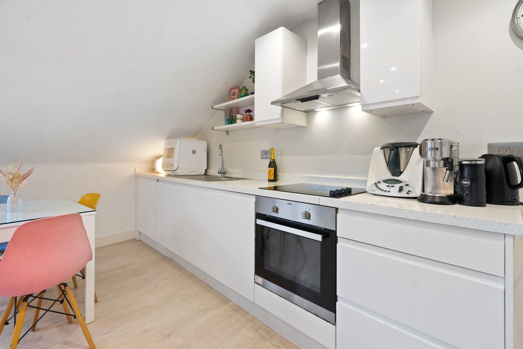 Property photo 2 of 11 Gallery