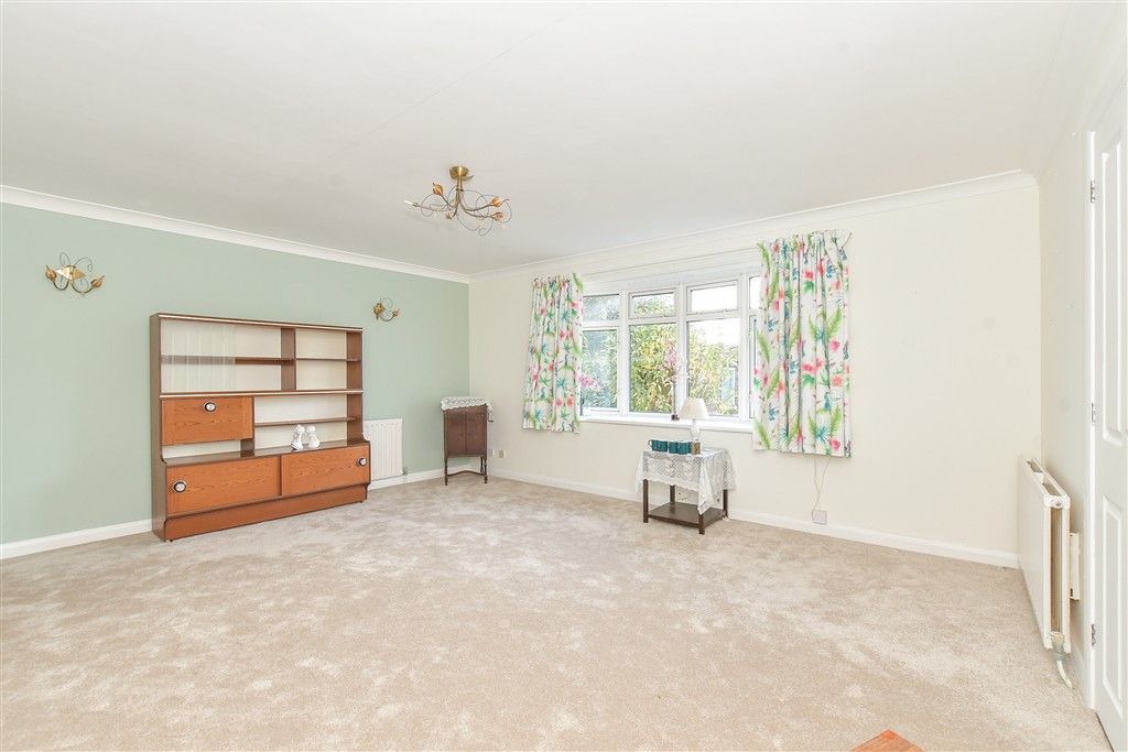 Property photo 1 of 15 Lounge