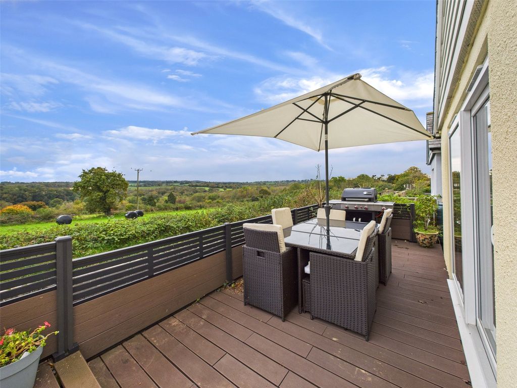 Property photo 2 of 18 Garden