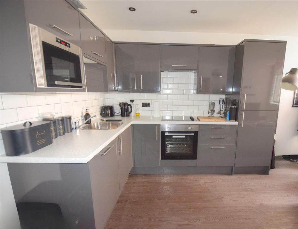 Property photo 1 of 5