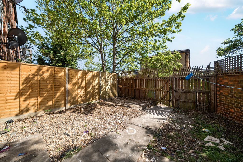 Property photo 3 of 16 Garden