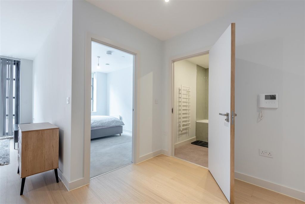 Property photo 3 of 15 8652869-Interior10.Jpg