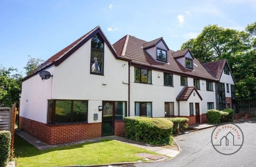 Property photo 1 of 5 Well-Maintained, Modern-Looking Property With Cris...