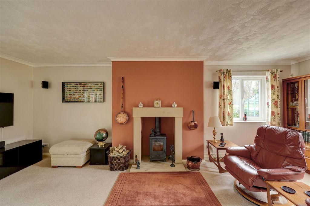 Property photo 3 of 43 Lounge