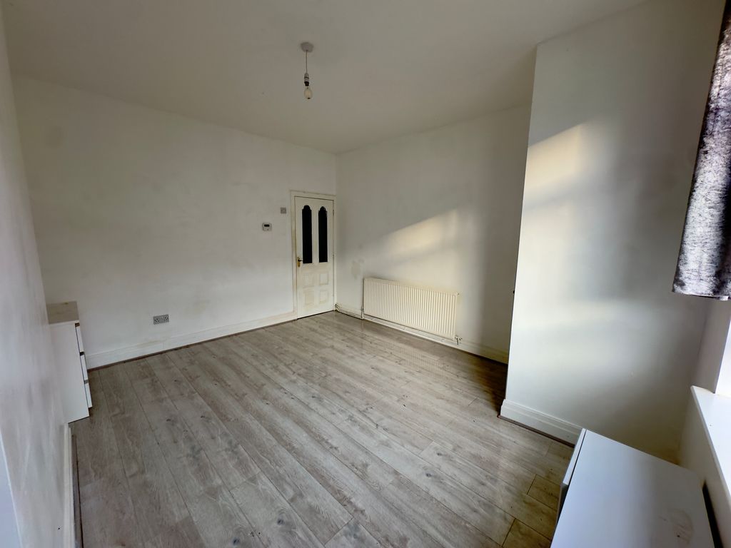 Property photo 3 of 12 Lounge