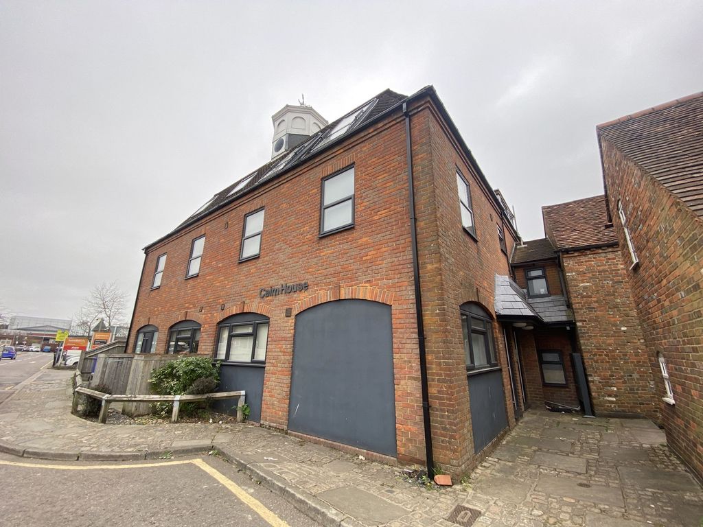 Property photo 1 of 7 External