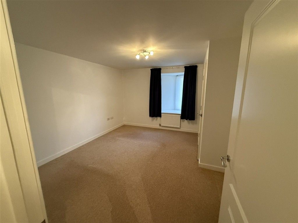 Property photo 2 of 11 Bedroom