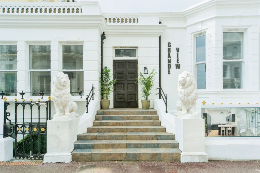 Property photo 1 of 6