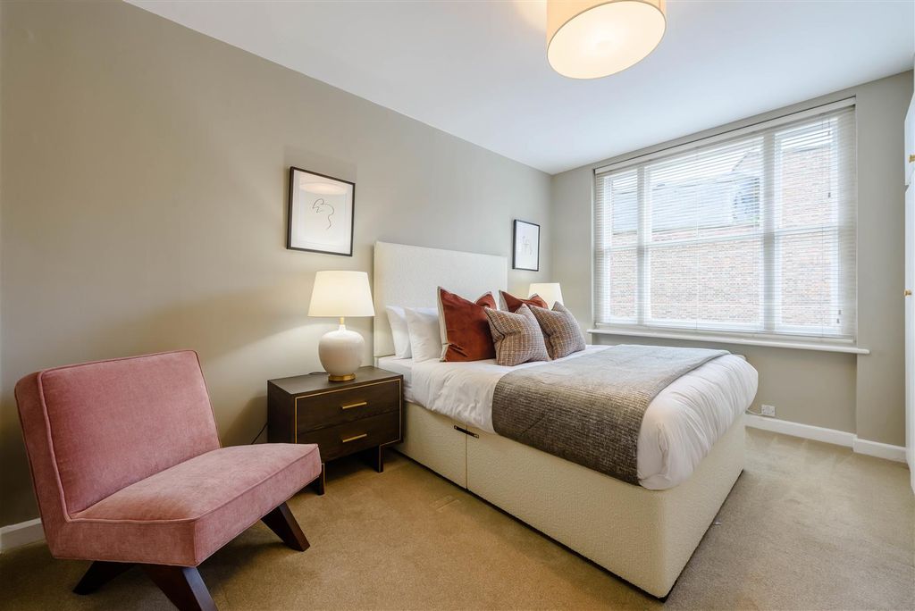 Property photo 2 of 14 8453353-Interior01.Jpg