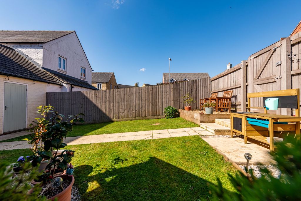 Property photo 3 of 33