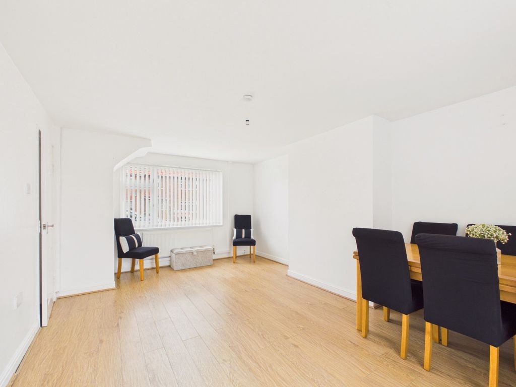 Property photo 3 of 15 5233307