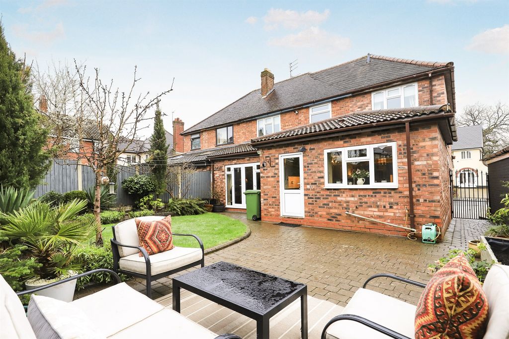 Property photo 2 of 28