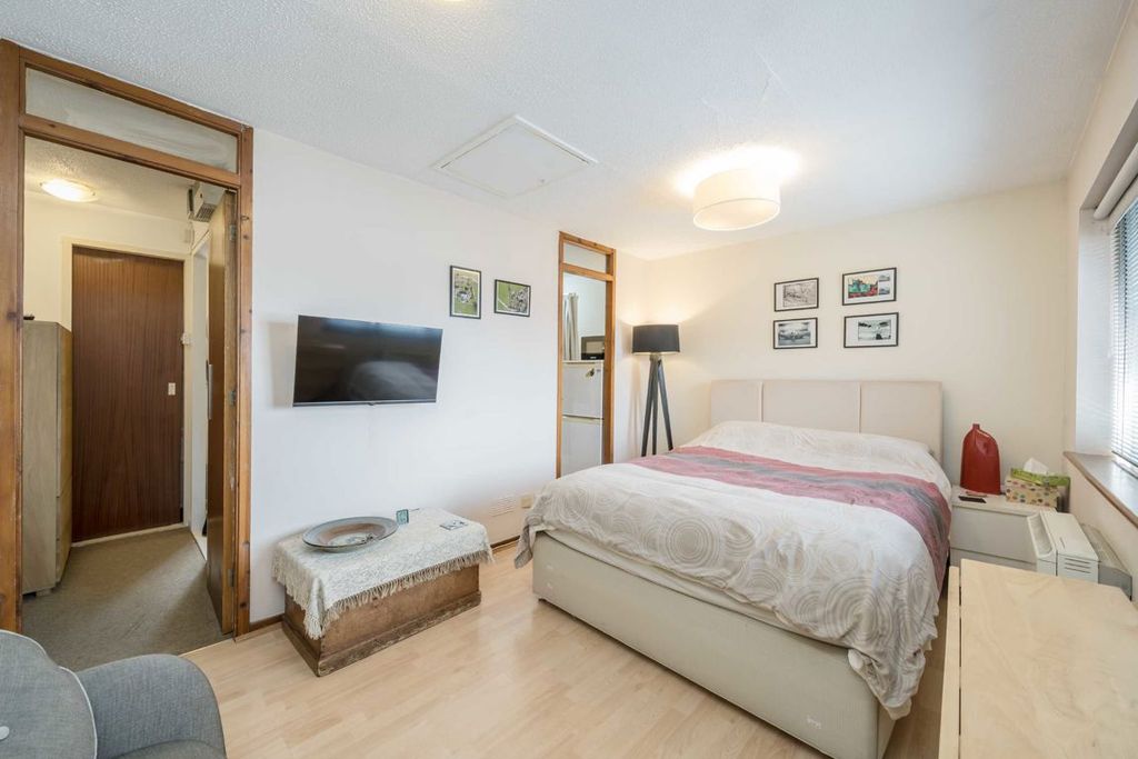 Property photo 3 of 5