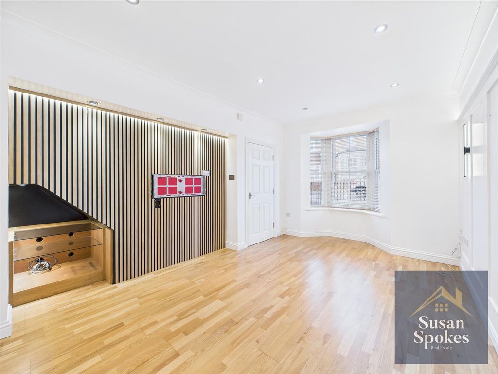 Property photo 1 of 31 Cam01858G0-Pr0213-Still003.Jpg