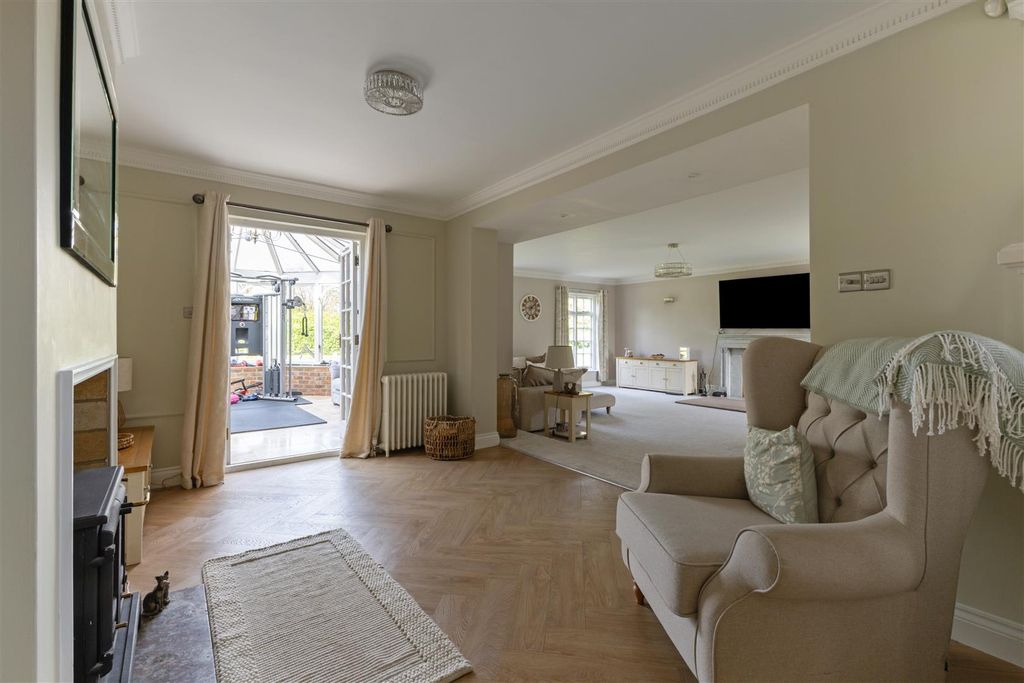 Property photo 2 of 36 88590_The-Down-House-Appleshaw (22).Jpg