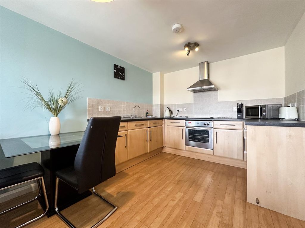 Property photo 3 of 5 Kitchen