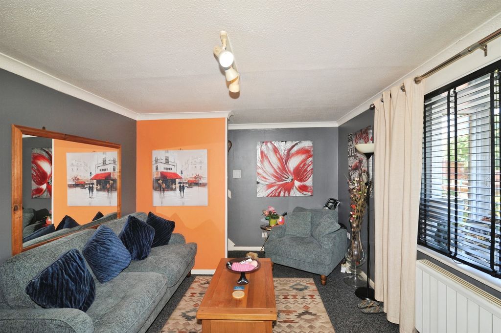 Property photo 3 of 17