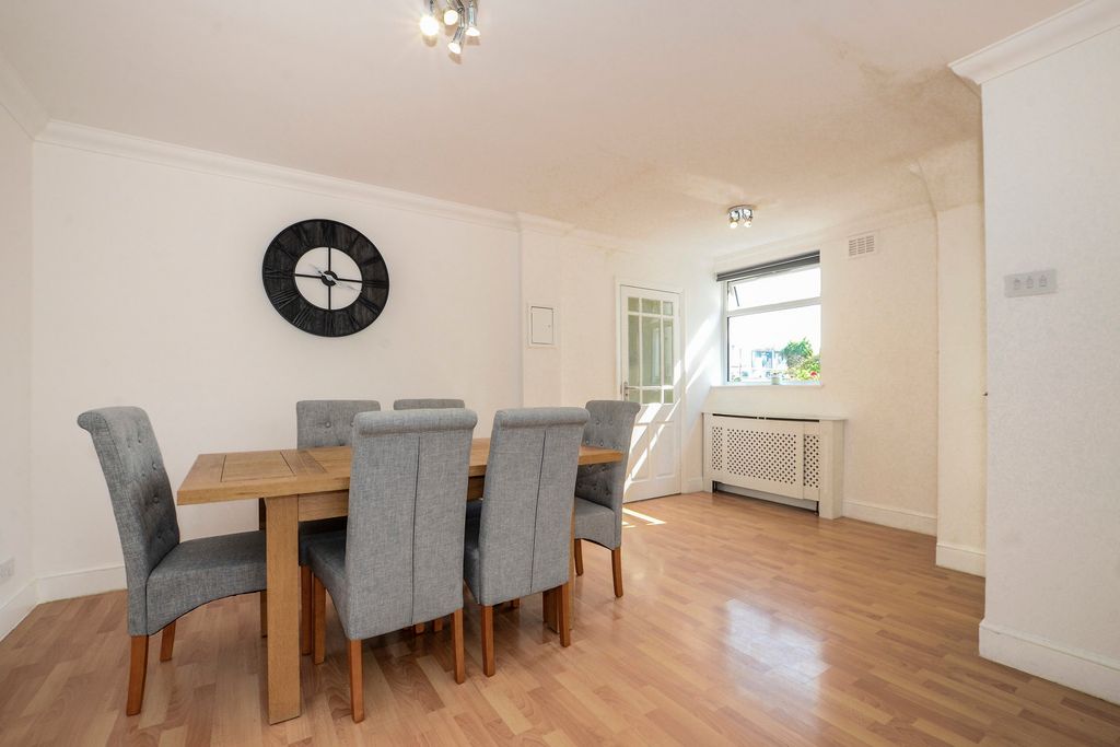 Property photo 3 of 11 Pbox-Img.Jpg