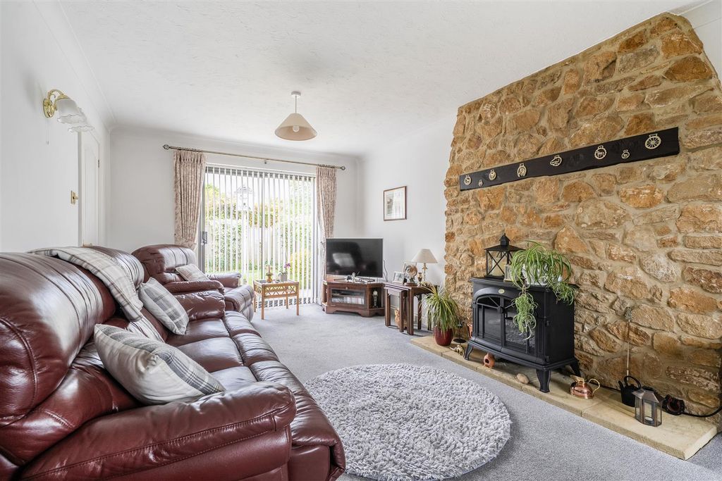Property photo 3 of 16 Sitting Room