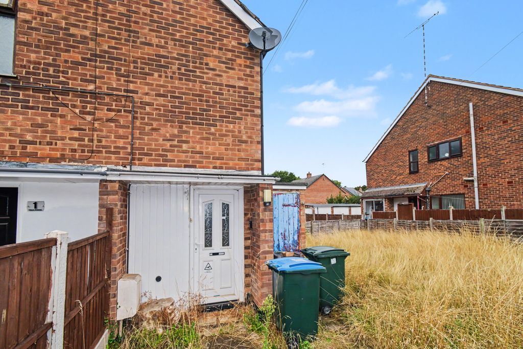 Property photo 2 of 17 3 Chace Avenue, Coventry, West Midlands, CV3 3Ad