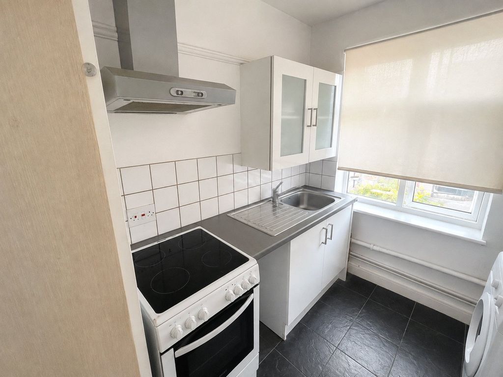 Property photo 3 of 6 Kitchen