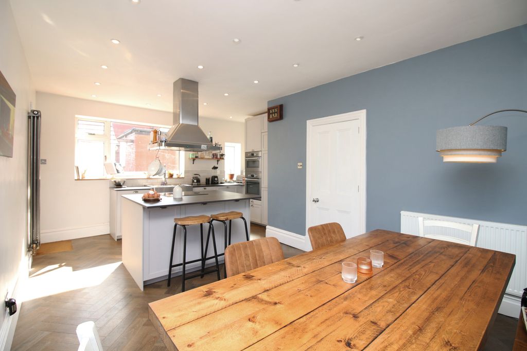 Property photo 2 of 26