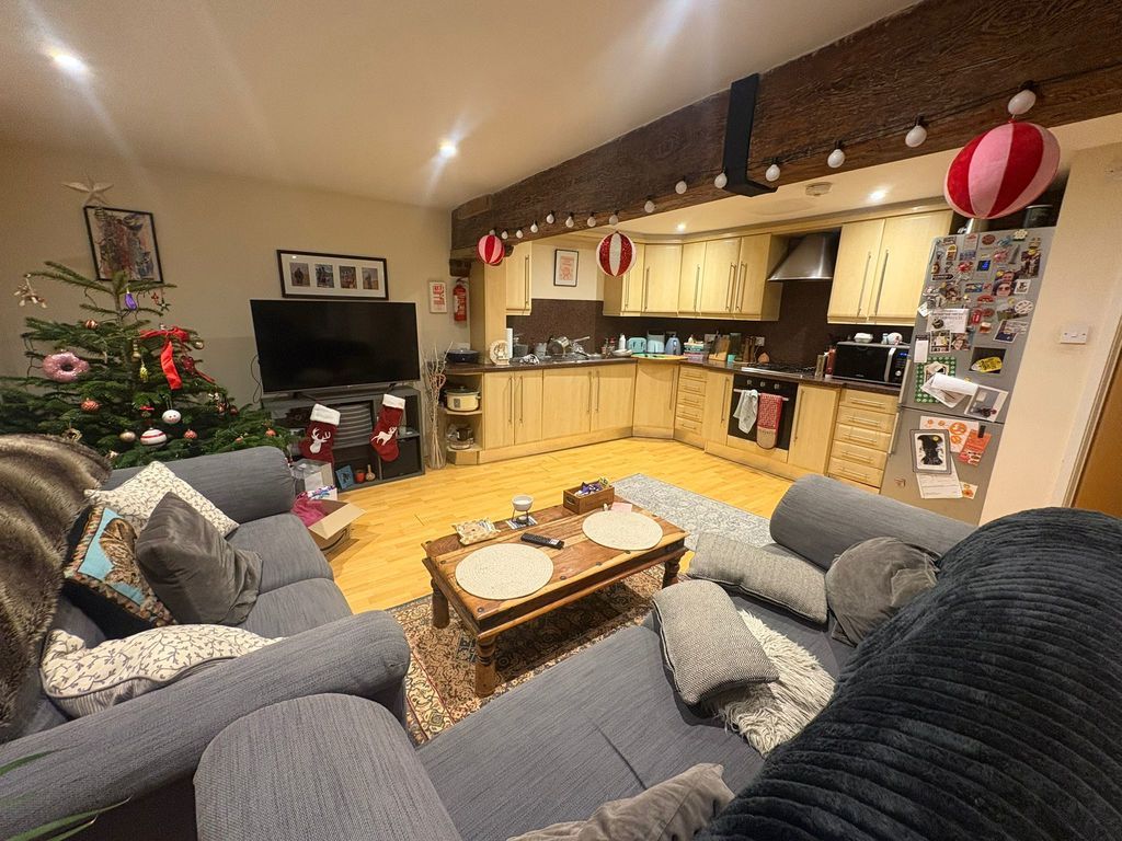 Property photo 1 of 9 Photo 2