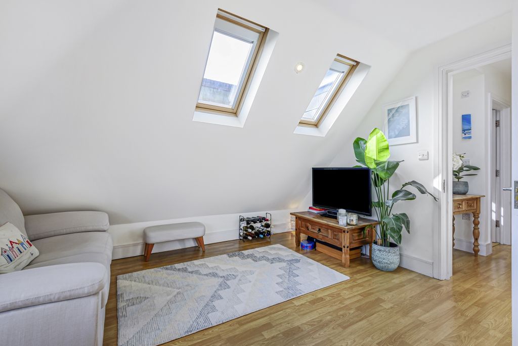 Property photo 3 of 6 827305 (2)