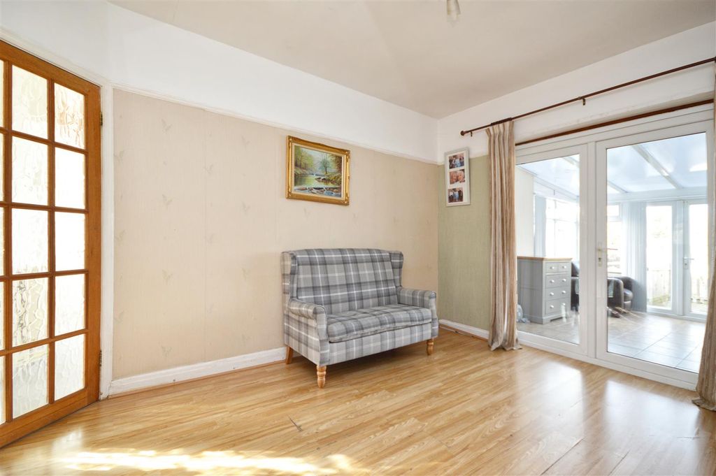 Property photo 3 of 11 Sitting Room