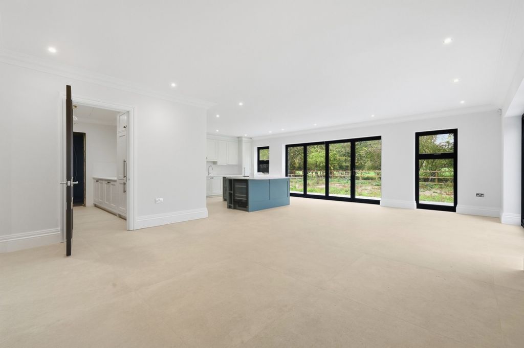 Property photo 3 of 29 Gallery