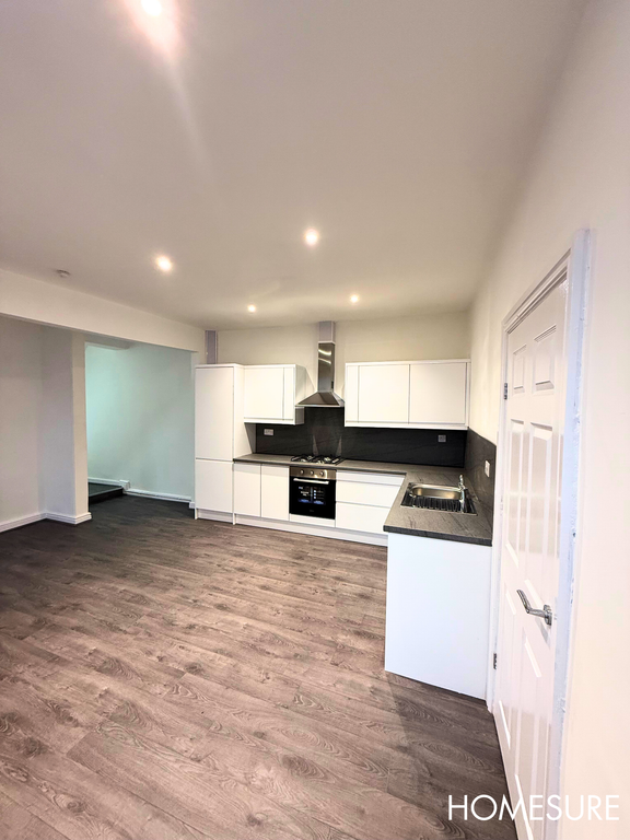 Property photo 3 of 21 Kitchen