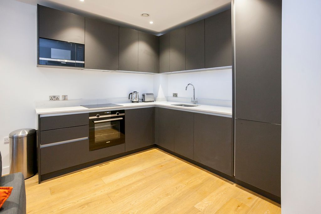 Property photo 3 of 6 Fitted Kitchen