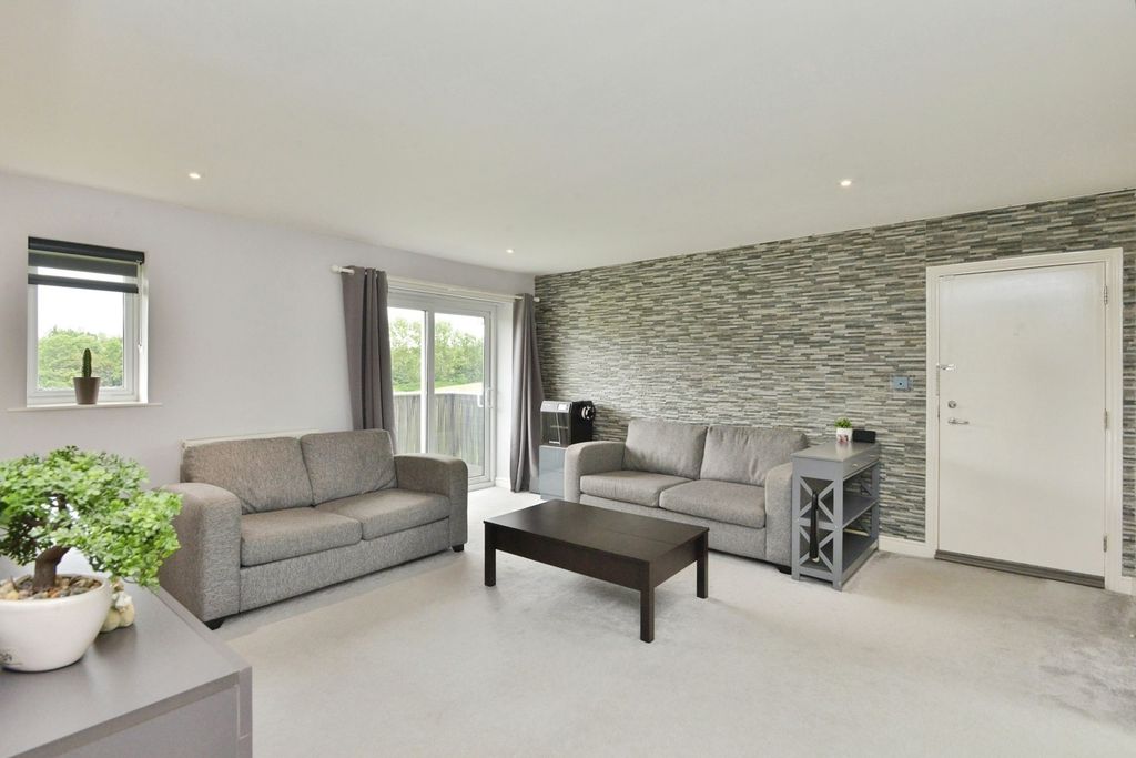 Property photo 3 of 14 Pbox-Img.Jpg